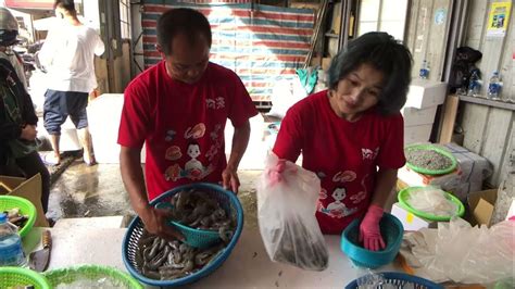 阿源一直加量花鯧 越加越爽 結果一位客人不夠賣 剩二尾用送的 台中大雅市場 海鮮叫賣哥阿源 Taiwan Seafood Auction