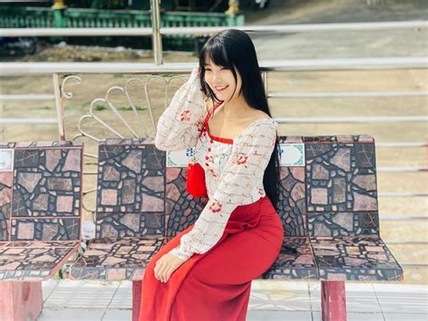 👸 𝐓𝐡𝐞𝐭 𝐇𝐧𝐢𝐧 𝐒𝐰𝐞 𝐙𝐢𝐧 🇲🇲 In 2024 Beautiful Asian Women Outfits Fashion