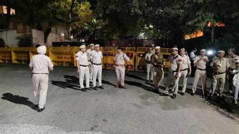 Arvind Kejriwals House Raided Security Beefed Up Outside Delhi Cms