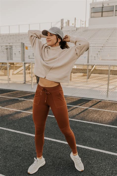 cute athleisure outfits summer - Simonne Olivarez