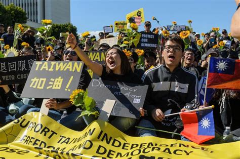 Taiwanese Protest Trade Pact With China Say It Violates Democracy