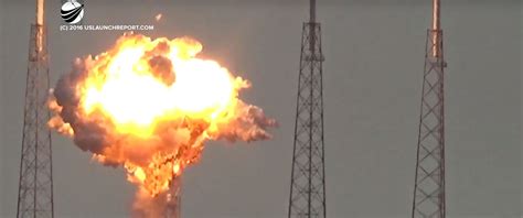 Video Captures Spacex Rocket Explosion At Launch Site Abc News