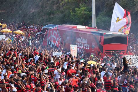 Torcida Os Imbatíveis prepara corredor rubro negro para domingo