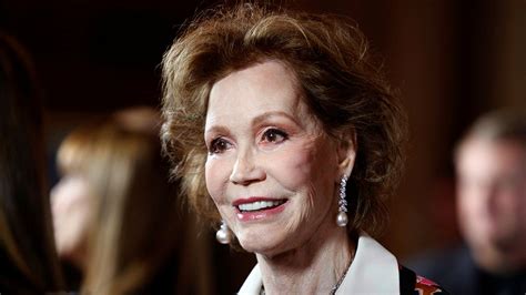 Us Actress Mary Tyler Moore Dies Aged 80 Euronews