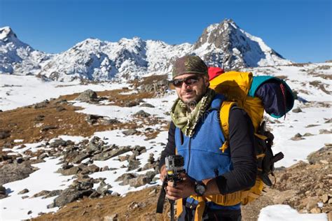 Montagne Debout De Neige De Repos De Portrait D Homme D Alpiniste De