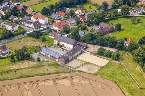 Strickherdicke Aus Der Vogelperspektive Reitstall Reiterhof