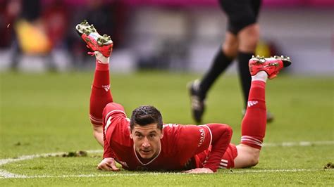 Robert Lewandowski Injury Terrible News For Bayern With Psg Looming