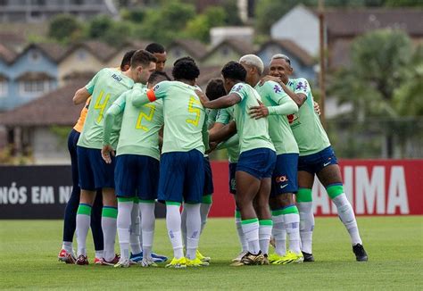 Seleção pré olímpica encerra preparação na Granja ComaryJogada 10