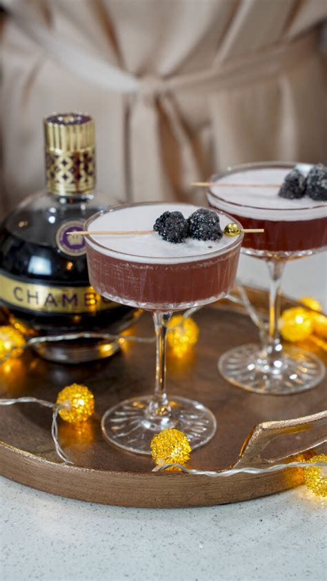 Classic French Martini Recipe Chambord Cocktail Couple In The Kitchen