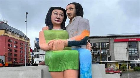 Sentados Frente Al Mar Escultura De Puerto Montt Fue Restaurada Con