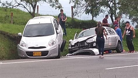 Choque De Carros Dejó Dos Heridos La Crónica Del Quindío Noticias