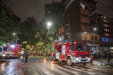 Maltempo Lombardia Interventi Dei Vigili Del Fuoco A Varese Como E