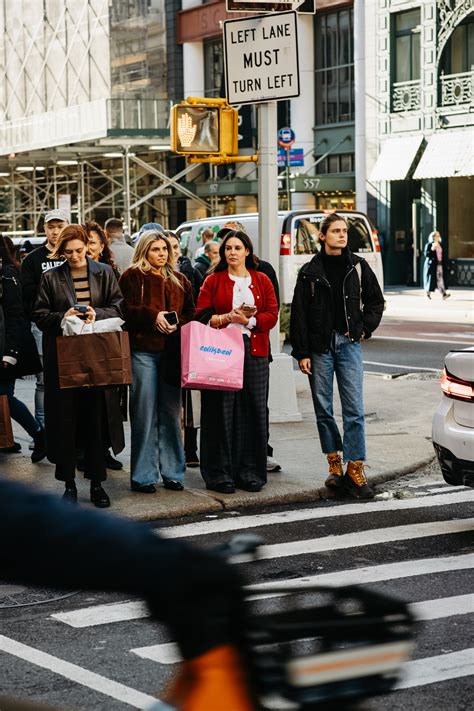 Holiday Shoppers in New York 2024 [PHOTOS]