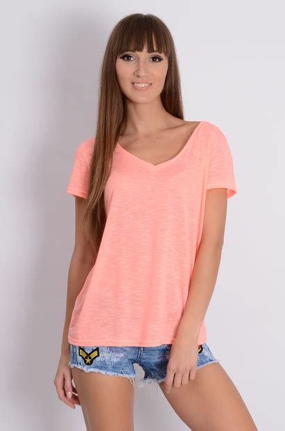 Bluzka tshirt basic w serek brzoskwinia neon Cocomoda pl odzież