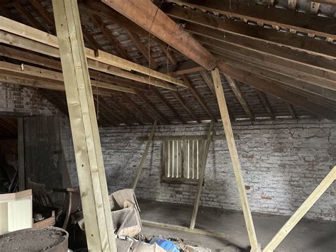 Why Are My Walls Bowing or Bulging? A Homeowner’s Guide