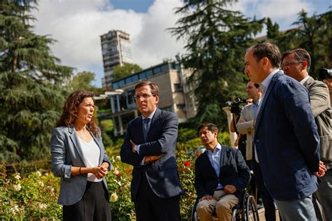 Almeida Promete Que La Rosaleda Del Parque Del Oeste Recuperar Todo