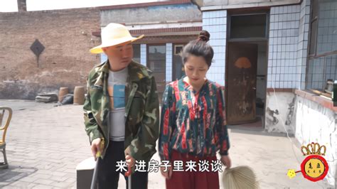 农村小伙怕媳妇，吵架中硬要拉近屋里说！这下小伙压不住枪了凤凰网视频凤凰网