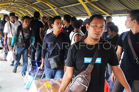 PEMUDIK HARI RAYA IDUL ADHA DARI MALAYSIA ANTARA Foto