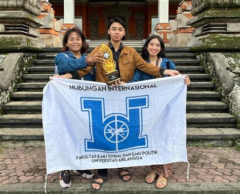 Mahasiswa UNAIR Raih Juara Pertama Paper Presentation PNMHII