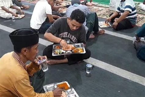 Nasi Minyak Sajian Buka Puasa Khas Di Masjid Raya Magat Sari Jambi