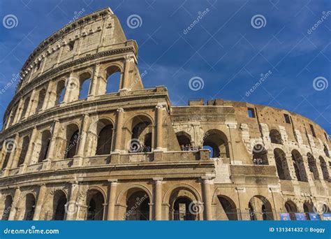 Rzym koloseum W ochy fotografia editorial Obraz złożonej z kolosseum