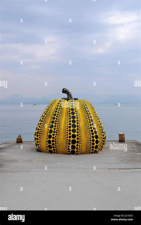 Yayoi Kusamas Yellow Pumpkin In Naoshima Stock Photo Alamy