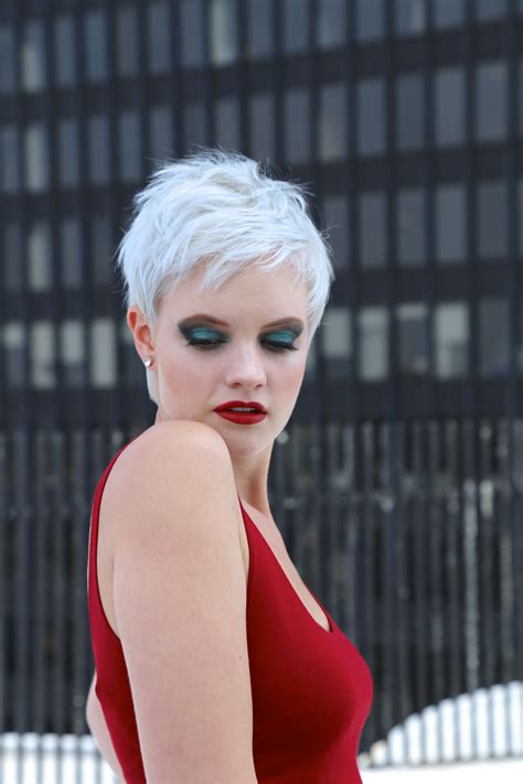 Stylists explain what short haircut styles for grey hair fit best 17