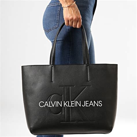 Calvin Klein Sac A Main Femme Sculpted Monogram Noir