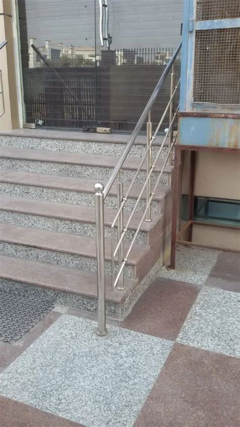 Silver Bar Stainless Steel Railings Mounting Type Floor At Rs