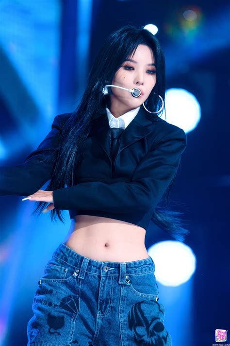 220327 (G)I-DLE Soyeon - 'TOMBOY' at Inkigayo | kpopping