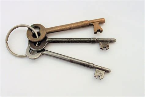 Set Of Three Antique 1900s Coach And Caboose Railroad Car Keys Brass