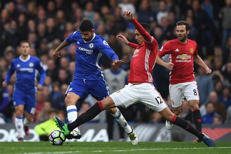 Nobody Knows If Chris Smalling Is Injured The Busby Babe
