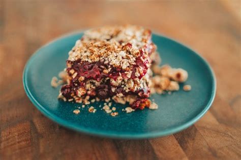 Sorprende A Todos Con Un Exquisito Y Sencillo Crumble De Frutos Rojos