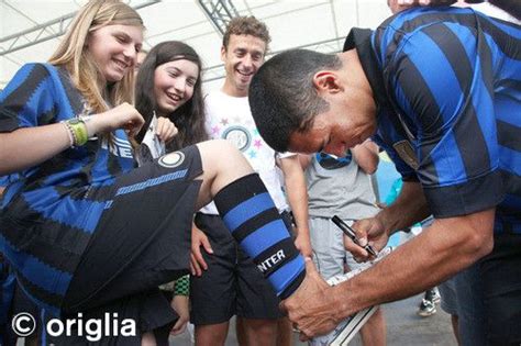 Super Foto Ele Ar Putea Sa I Ia Locul Lui Chivu Cum Arata Viitorul