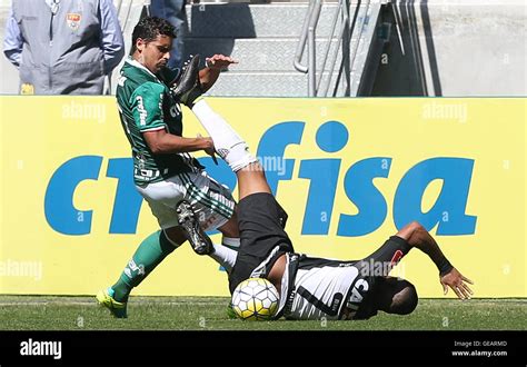 The Player Jean The SE Palmeiras Ball Dispute With Robinho C Atl