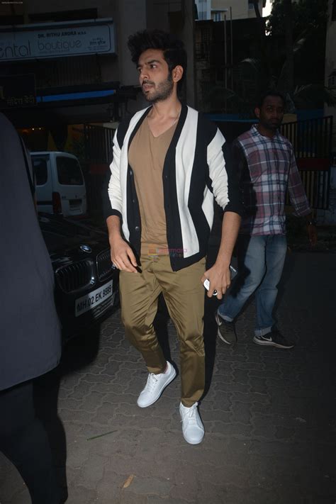 Kartik Aaryan Spotted At Bandra On Th Oct Kartik Aaryan