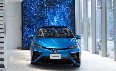 Toyotadan Hidrojen Yakıt Hücreli Mirai için Özel Showroom Otomobil