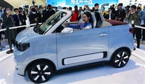 五菱宏光mini Ev敞篷版实车上海车展亮相易车