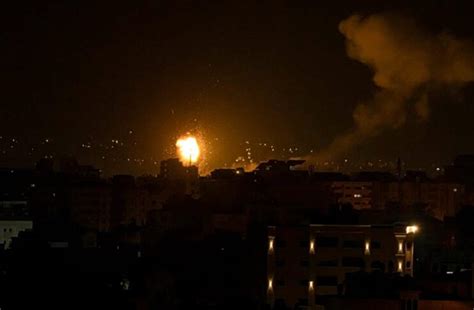 Israel Bombardea La Franja De Gaza