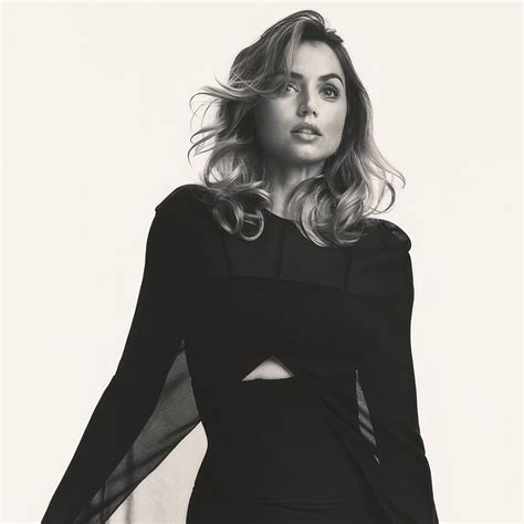 2048x2048 Ana De Armas Monochrome 4k Ipad Air Hd 4k Wallpapersimages