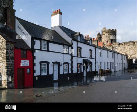 Row Of Quayside Properties Hi Res Stock Photography And Images Alamy