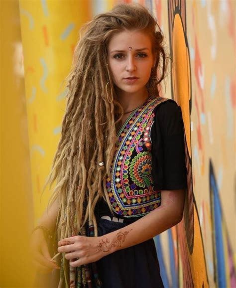 Dreadlocks Extensions In 2020 Dreadlocks Girl Dreads Girl White Girl Dreads