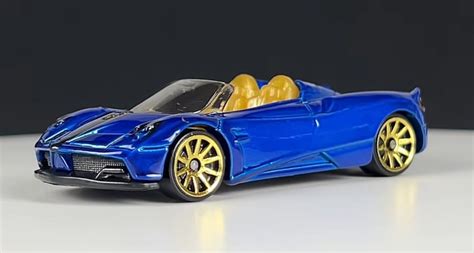 Hot Wheels 2023 F Case 17 Pagani Huayra Roadster Top