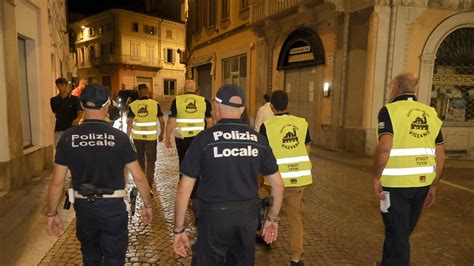 Vigevano La Lotta Contro Gli Schiamazzi E Lincivilt Della Malamovida