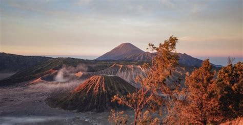 Daftar Wisata Terpopuler Dan Terbaik Di Indonesia Yang Eksotis Mira Mari