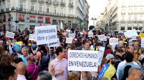 Cientos De Venezolanos Se Concentran En La Puerta Del Sol En Apoyo De Guaidó Contrainformación