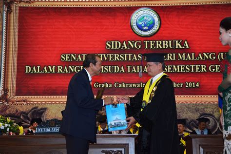 Foto Foto Orasi Ilmiah Alumni Sukses Pada Wisuda Um Ika Um