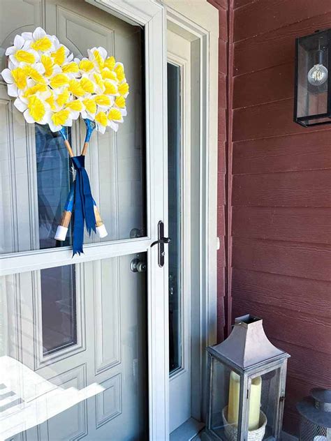 Top Inviting Exciting And Practical Spring Door Hanger Ideas