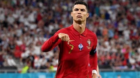 Cristiano Ronaldo Consigue En La Euro El Récord Que Le Convierte En El Mejor Delantero De Todos