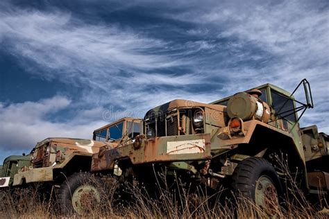 Caminh Es Velhos Do Ex Rcito Dos Eua Imagem De Stock Imagem De Oxidar